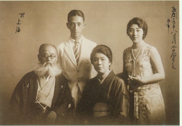 4-18、照片：梅屋莊吉一家在上海的合影.jpg