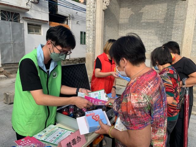 三鄉(xiāng)鎮(zhèn)開展“宣傳禁毒進(jìn)小家，‘無毒’社區(qū)靠大家”活動(dòng)照片3.jpg