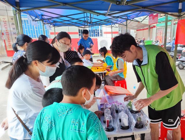 三鄉(xiāng)鎮(zhèn)開展“親子游園樂融融，大手小手齊禁毒“宣傳活動(dòng)圖片2.jpg